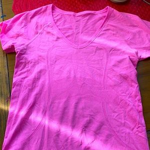 Fluorescent pink Lululemon top (M)